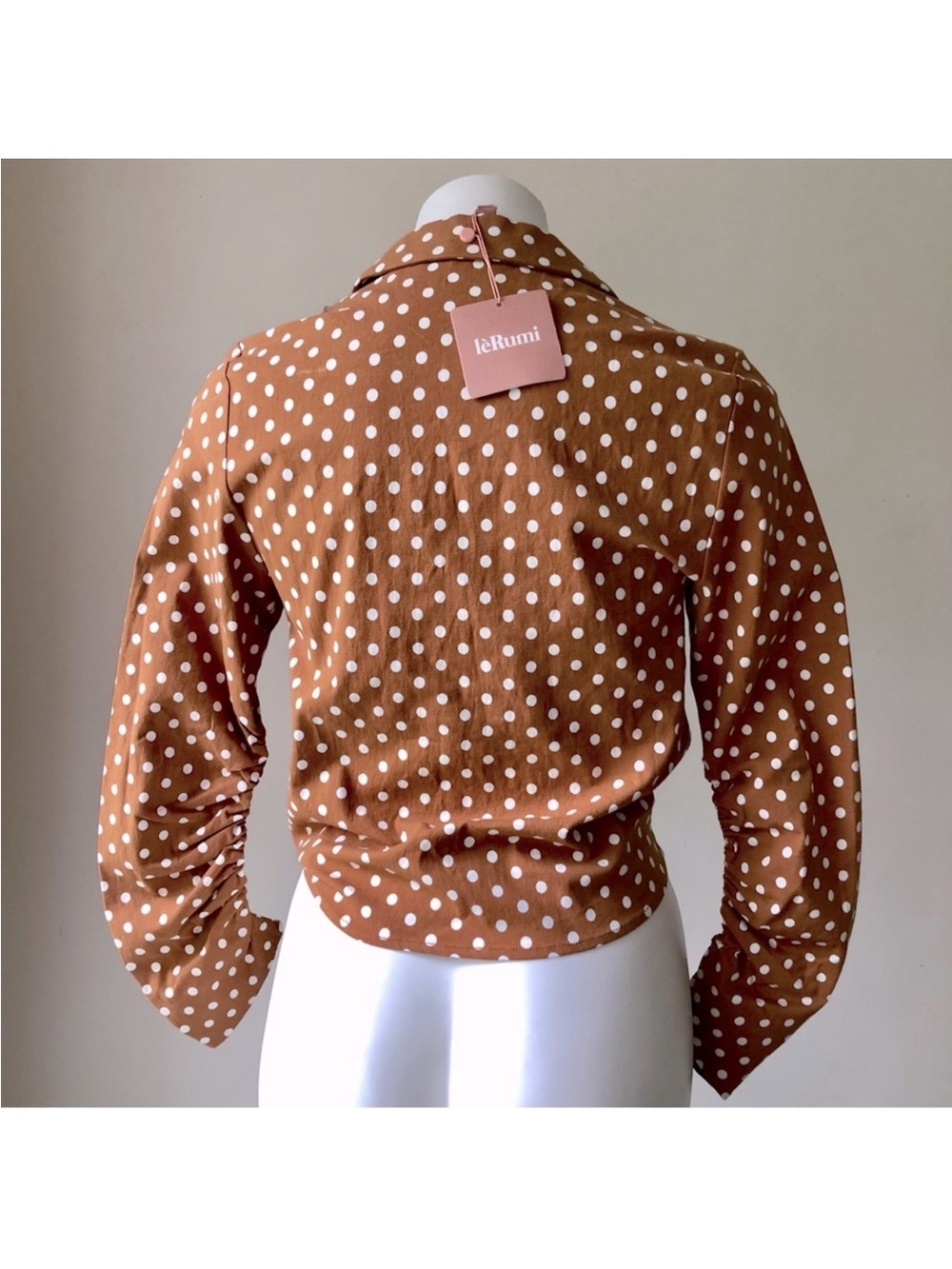 NWT LERUMI BROWN WHITE POLKA DOT LONG RUNCH SLEEVE DETAIL BUTTON DOWN TOP - Picture 5 of 5
